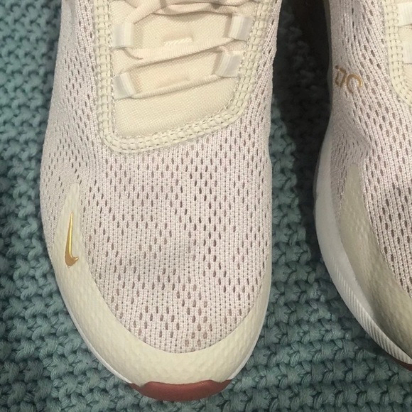 Nike Air Max 270 Light Cream Metallic Gold - Picture 3 of 7